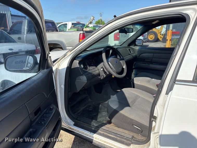 image for item DY0532 2011 Ford Crown Victoria Police Interceptor 