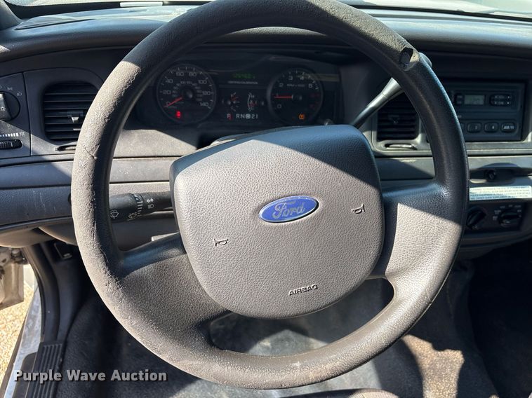 image for item DY0532 2011 Ford Crown Victoria Police Interceptor 