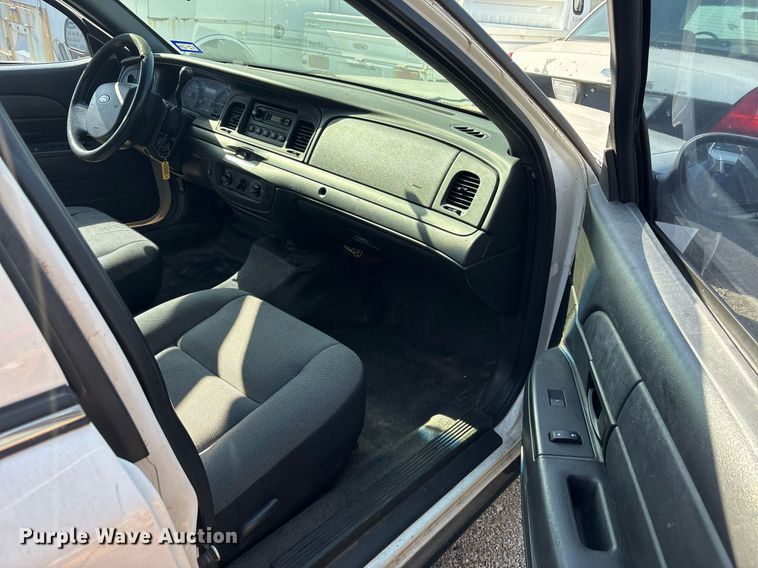 image for item DY0532 2011 Ford Crown Victoria Police Interceptor 