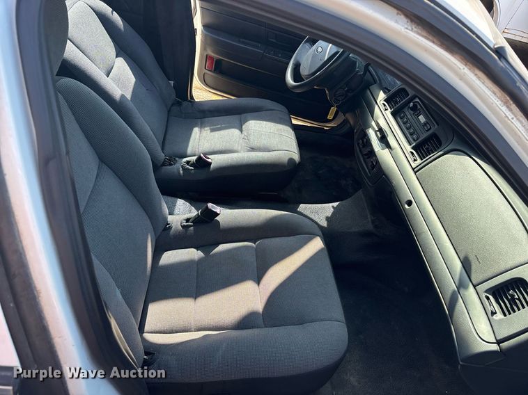 image for item DY0532 2011 Ford Crown Victoria Police Interceptor 