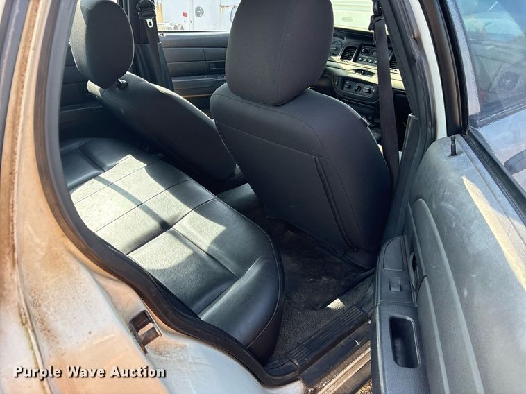 image for item DY0532 2011 Ford Crown Victoria Police Interceptor 