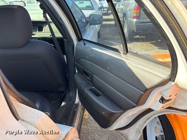 image for item DY0532 2011 Ford Crown Victoria Police Interceptor 