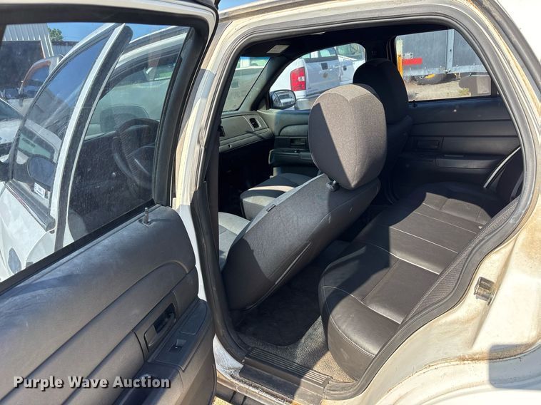 image for item DY0532 2011 Ford Crown Victoria Police Interceptor 