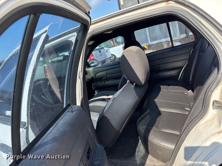 image for item DY0532 2011 Ford Crown Victoria Police Interceptor 