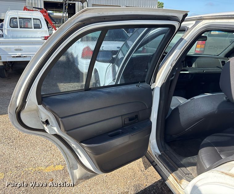 image for item DY0532 2011 Ford Crown Victoria Police Interceptor 