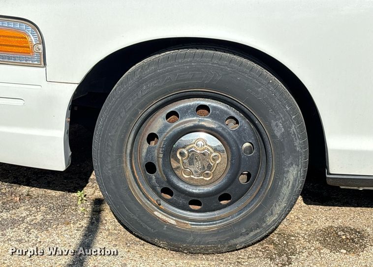 image for item DY0532 2011 Ford Crown Victoria Police Interceptor 