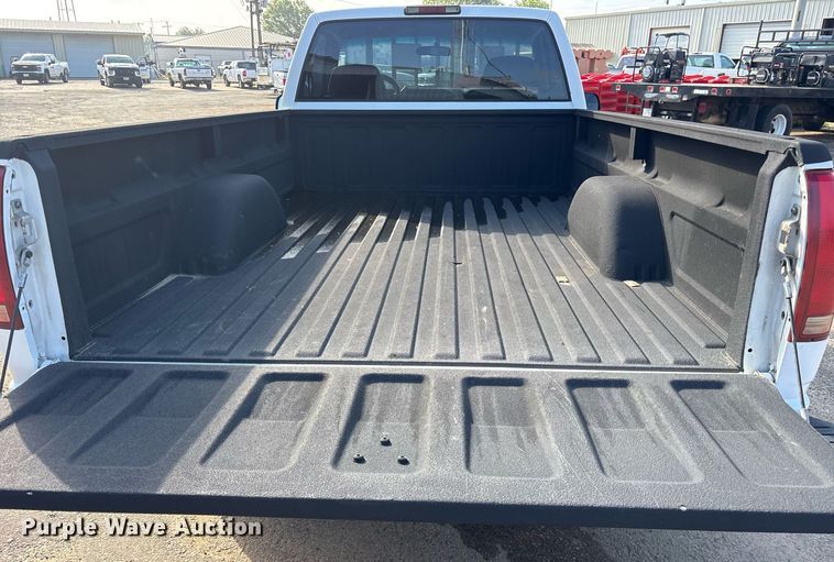 image for item DY0533 1998 GMC Sierra 1500 pickup truck