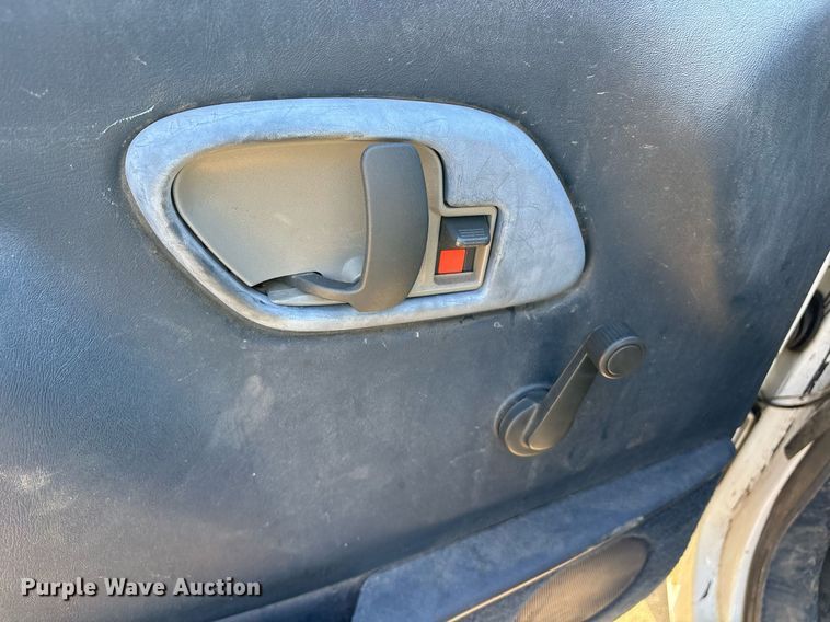 image for item DY0533 1998 GMC Sierra 1500 pickup truck