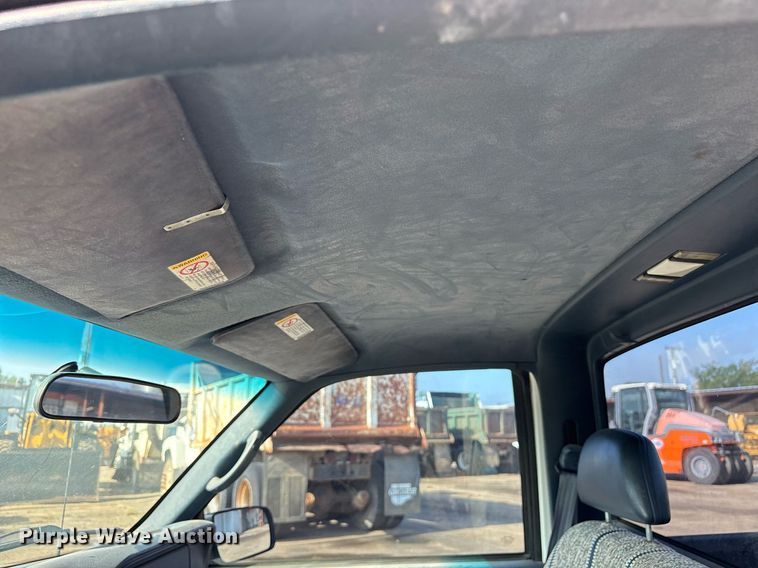 image for item DY0533 1998 GMC Sierra 1500 pickup truck