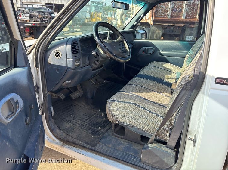 image for item DY0533 1998 GMC Sierra 1500 pickup truck