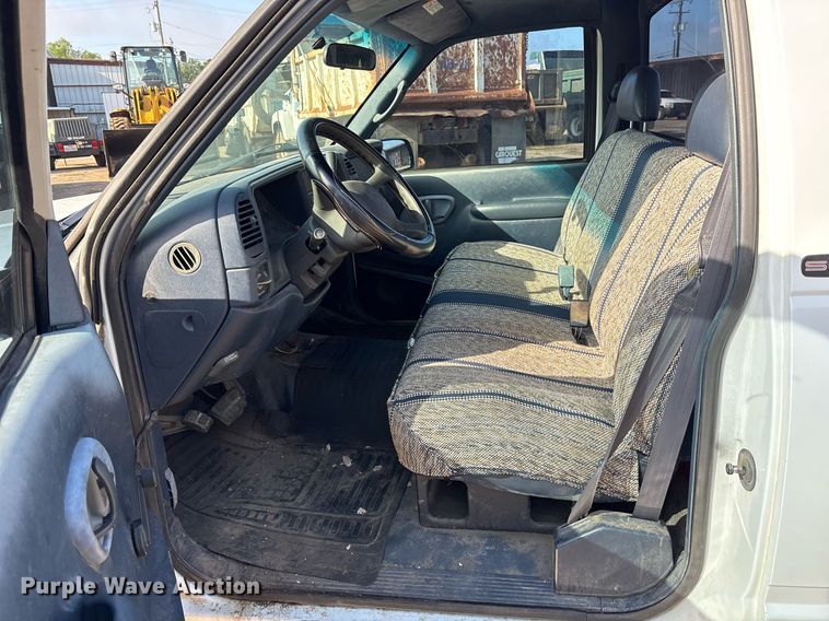 image for item DY0533 1998 GMC Sierra 1500 pickup truck