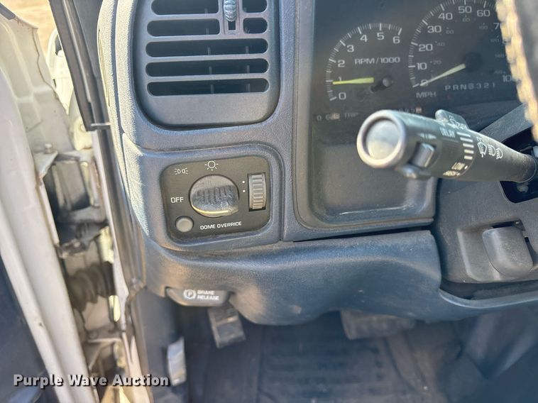 image for item DY0533 1998 GMC Sierra 1500 pickup truck