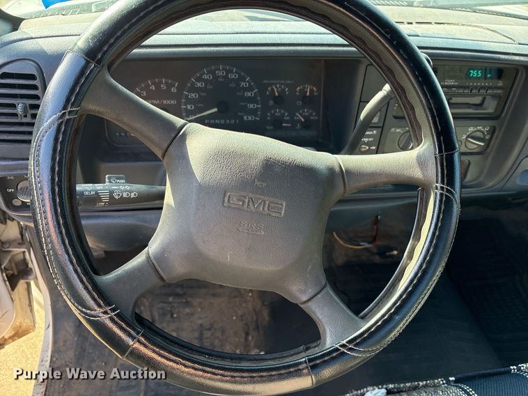 image for item DY0533 1998 GMC Sierra 1500 pickup truck