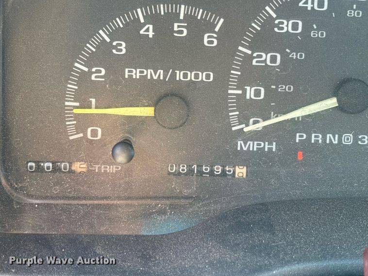 image for item DY0533 1998 GMC Sierra 1500 pickup truck