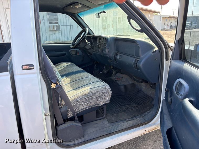 image for item DY0533 1998 GMC Sierra 1500 pickup truck