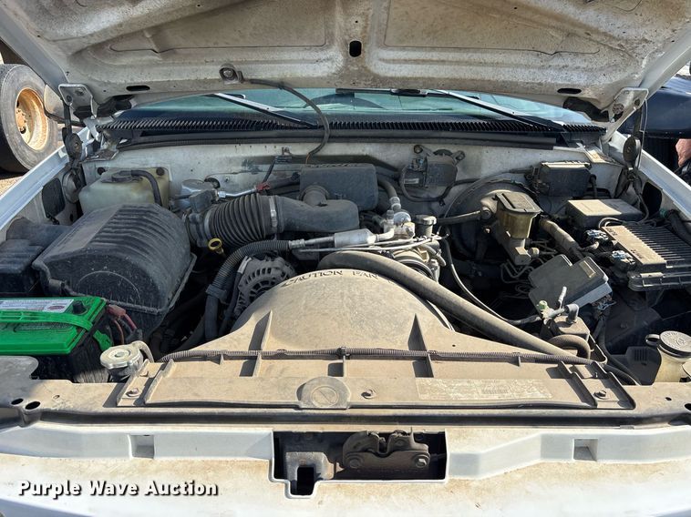 image for item DY0533 1998 GMC Sierra 1500 pickup truck