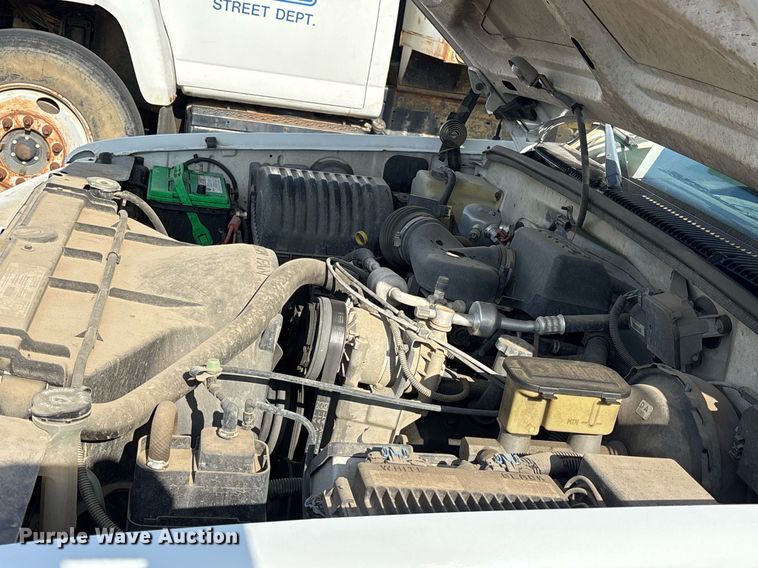 image for item DY0533 1998 GMC Sierra 1500 pickup truck