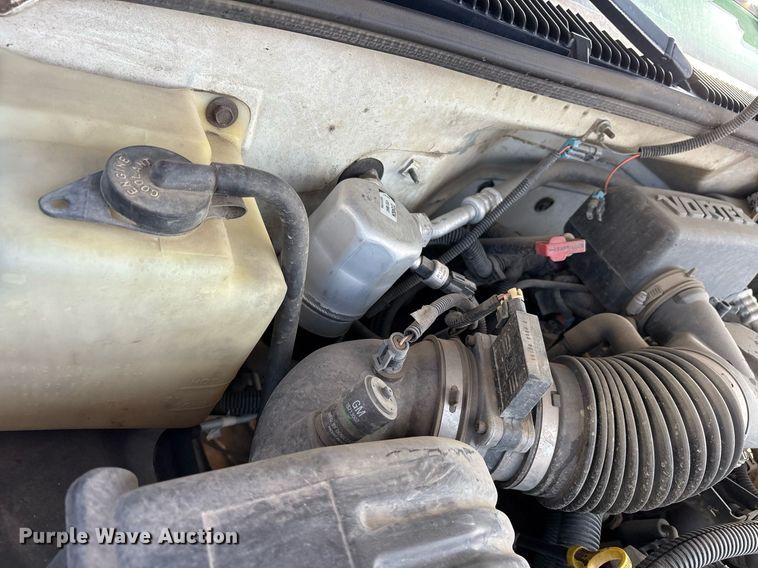 image for item DY0533 1998 GMC Sierra 1500 pickup truck