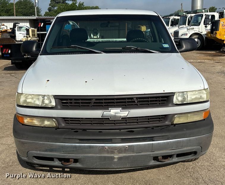 image for item DY0534 2000 Chevrolet Silverado 1500 pickup truck