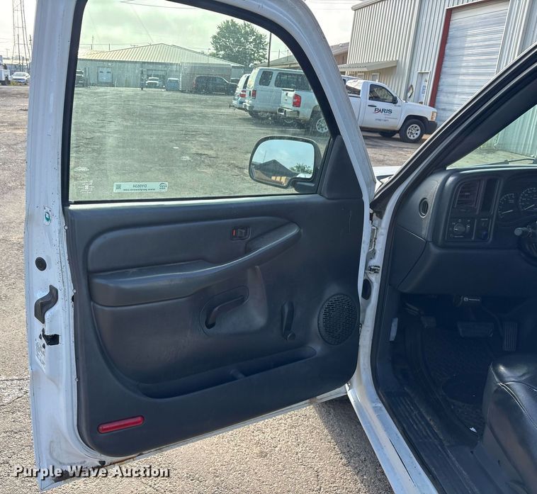 image for item DY0534 2000 Chevrolet Silverado 1500 pickup truck