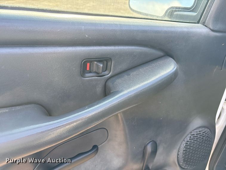 image for item DY0534 2000 Chevrolet Silverado 1500 pickup truck