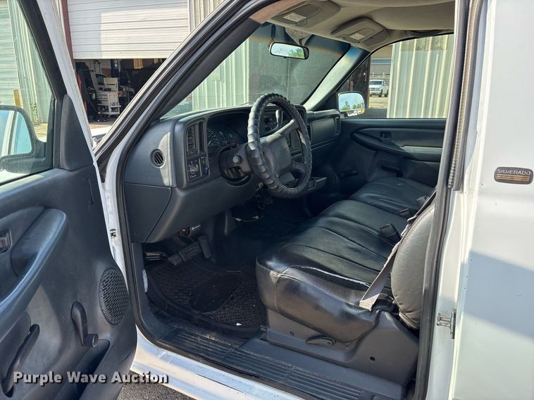 image for item DY0534 2000 Chevrolet Silverado 1500 pickup truck