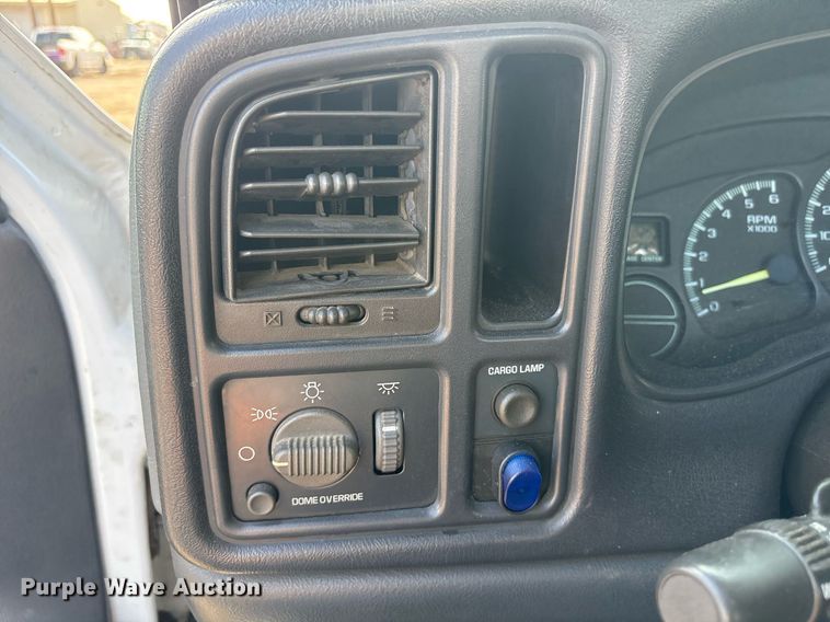 image for item DY0534 2000 Chevrolet Silverado 1500 pickup truck