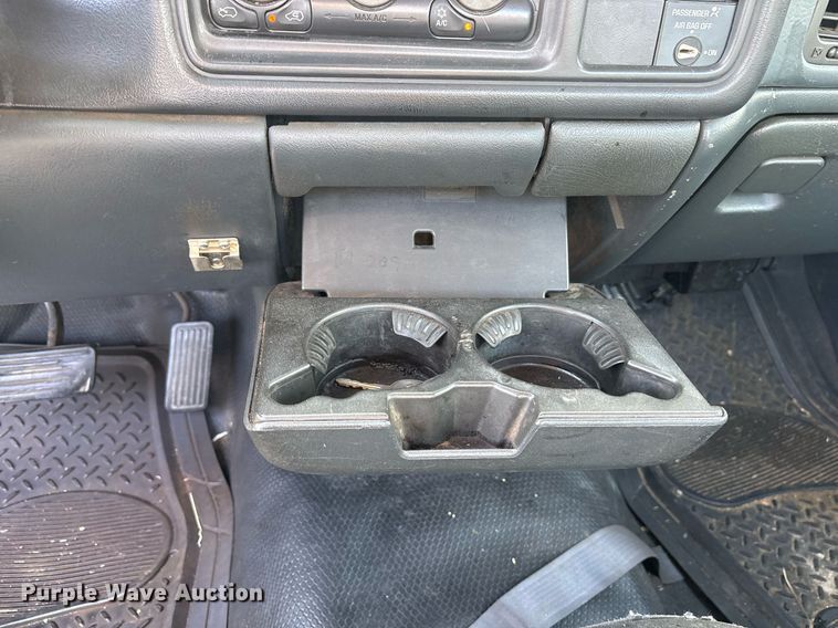 image for item DY0534 2000 Chevrolet Silverado 1500 pickup truck