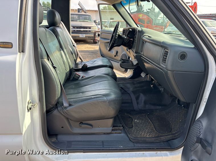 image for item DY0534 2000 Chevrolet Silverado 1500 pickup truck