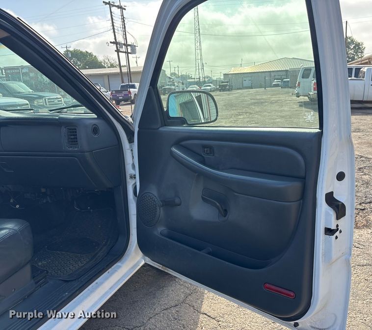 image for item DY0534 2000 Chevrolet Silverado 1500 pickup truck