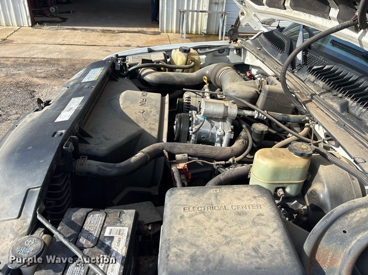 image for item DY0534 2000 Chevrolet Silverado 1500 pickup truck