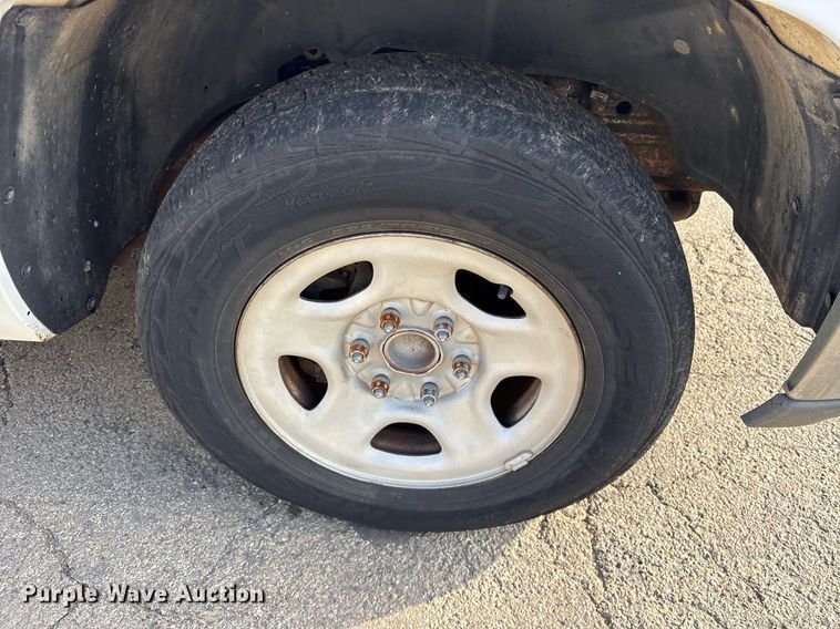 image for item DY0534 2000 Chevrolet Silverado 1500 pickup truck