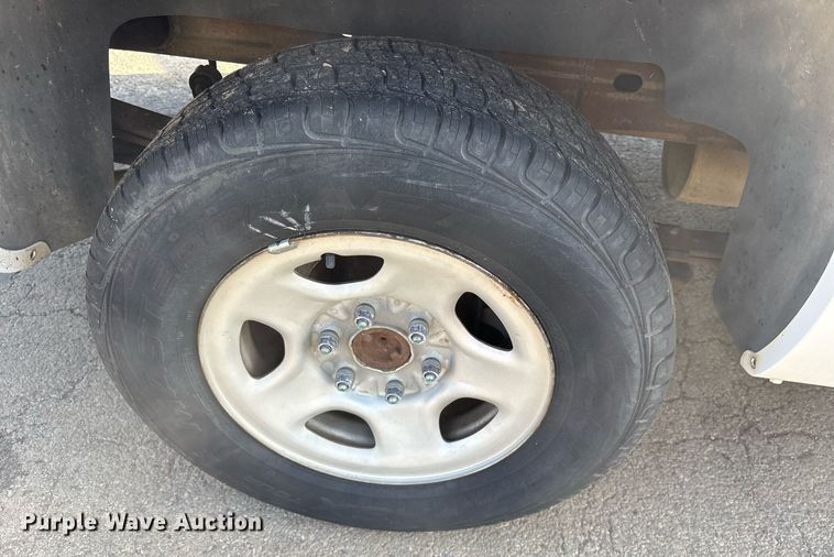 image for item DY0534 2000 Chevrolet Silverado 1500 pickup truck