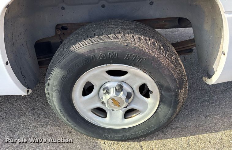 image for item DY0534 2000 Chevrolet Silverado 1500 pickup truck