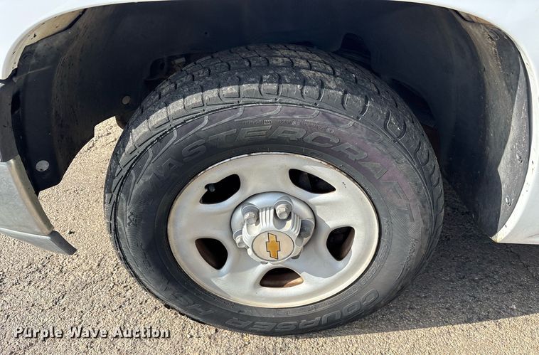 image for item DY0534 2000 Chevrolet Silverado 1500 pickup truck