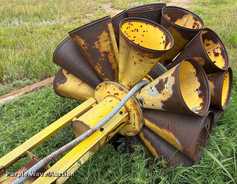 image for item DY2549 Federal Sign & Signal Corp 2T-22 K72 tornado siren