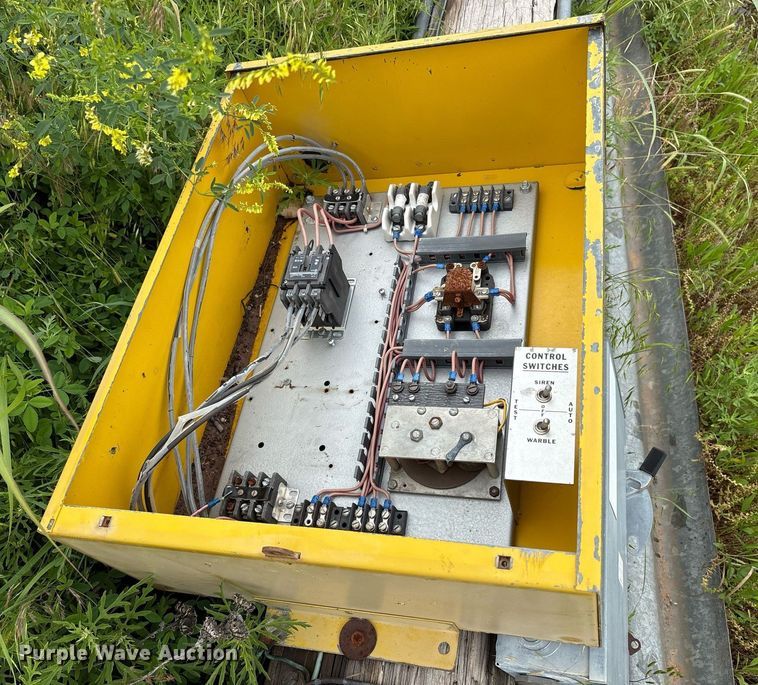 image for item DY2550 Federal Sign & Signal Corp 2T-22 K72 tornado siren