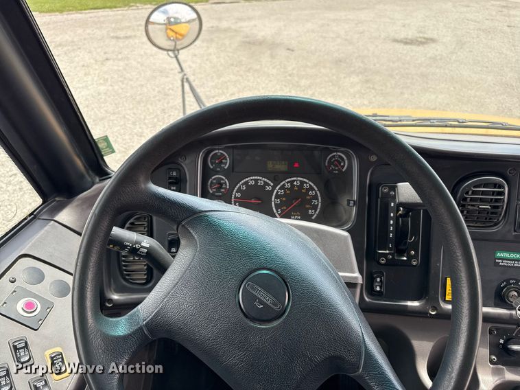 image for item DZ4197 2010 Thomas  Saf-T-liner school bus