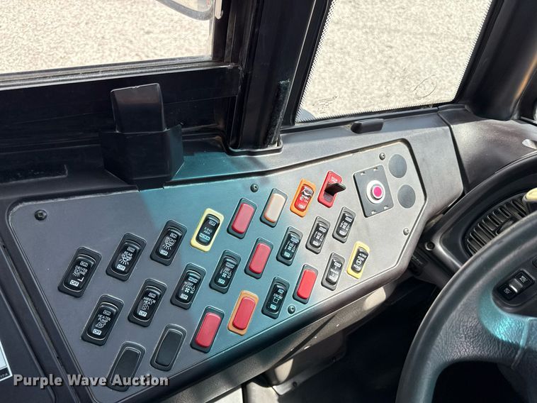 image for item DZ4197 2010 Thomas  Saf-T-liner school bus