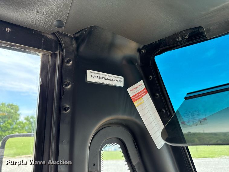 image for item DZ4197 2010 Thomas  Saf-T-liner school bus