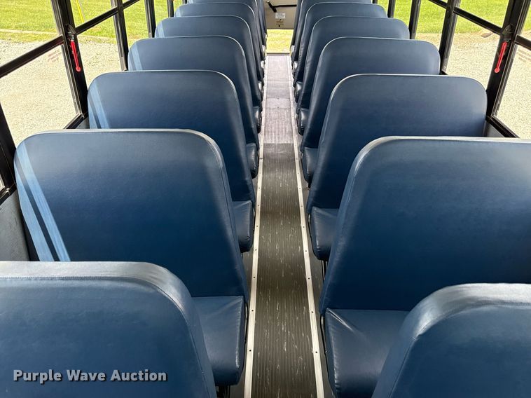 image for item DZ4197 2010 Thomas  Saf-T-liner school bus