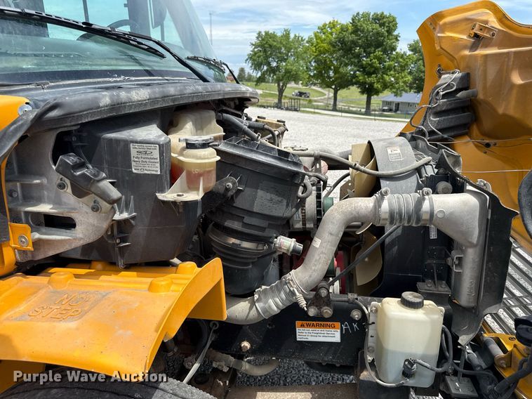 image for item DZ4197 2010 Thomas  Saf-T-liner school bus