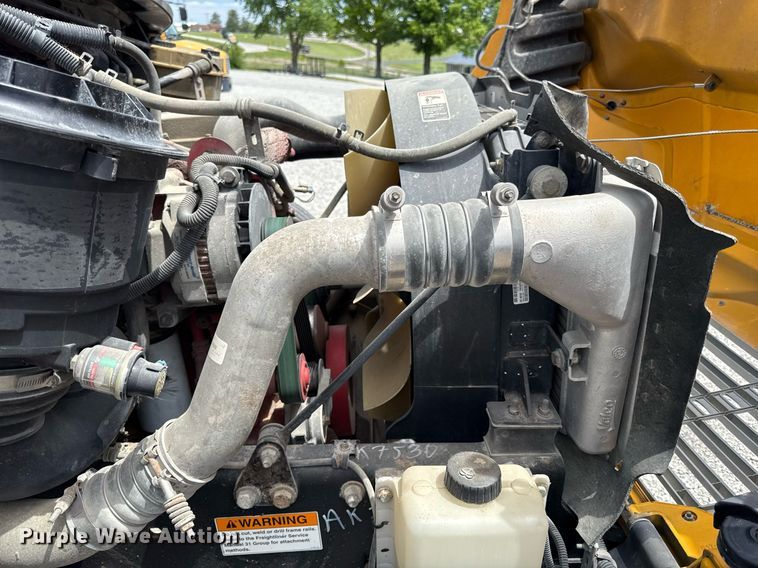 image for item DZ4197 2010 Thomas  Saf-T-liner school bus