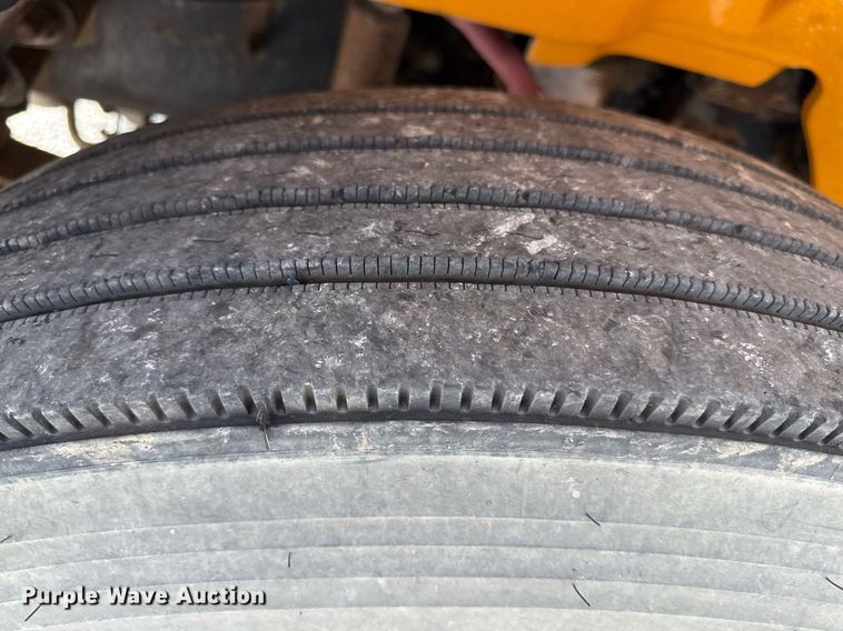 image for item DZ4197 2010 Thomas  Saf-T-liner school bus