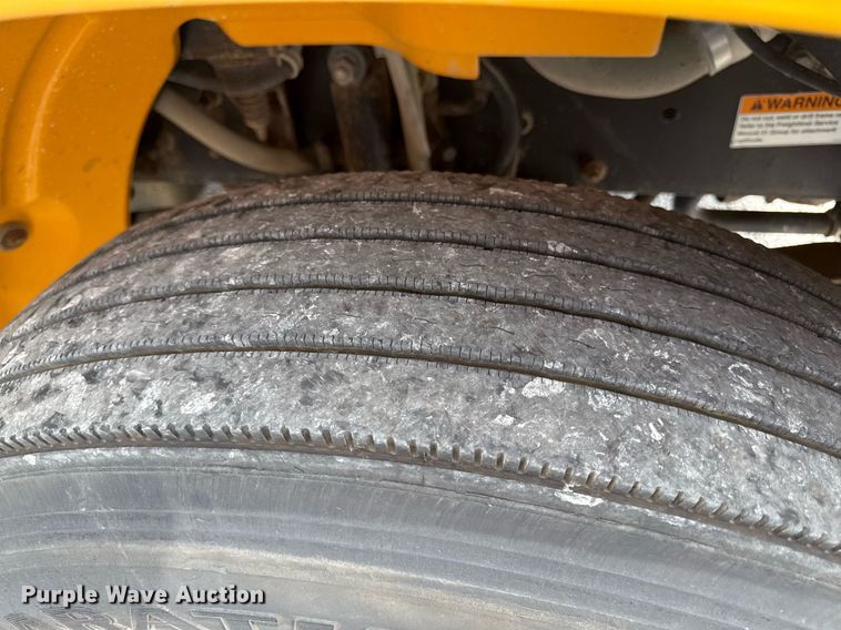 image for item DZ4197 2010 Thomas  Saf-T-liner school bus