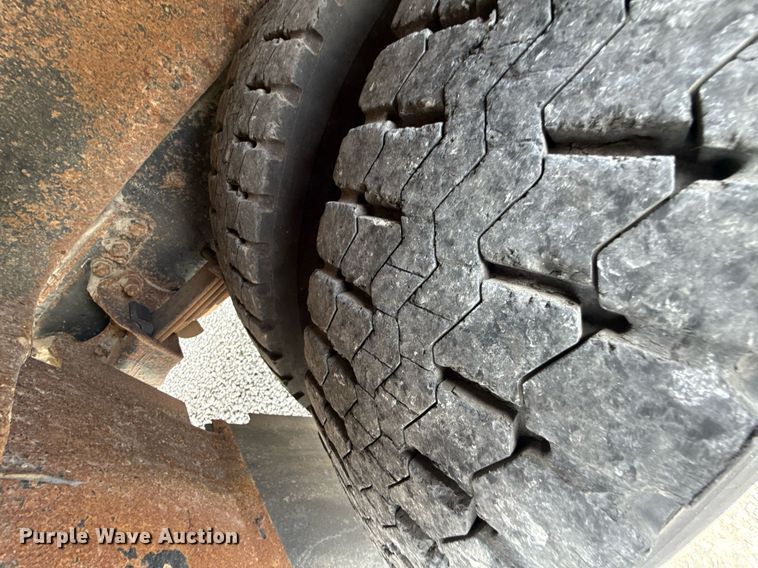 image for item DZ4197 2010 Thomas  Saf-T-liner school bus