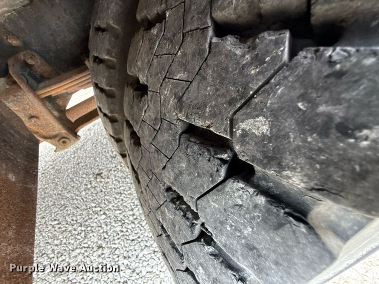 image for item DZ4197 2010 Thomas  Saf-T-liner school bus