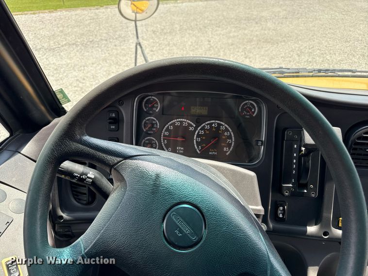 image for item DZ4198 2010 Thomas Saf-T-Liner C2 school bus