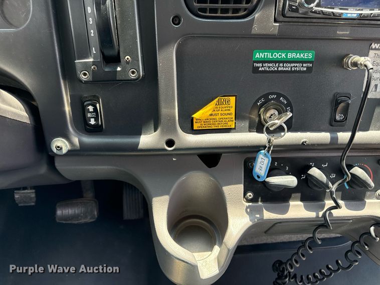 image for item DZ4198 2010 Thomas Saf-T-Liner C2 school bus