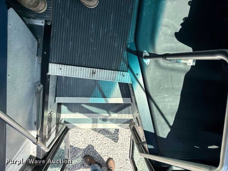 image for item DZ4198 2010 Thomas Saf-T-Liner C2 school bus